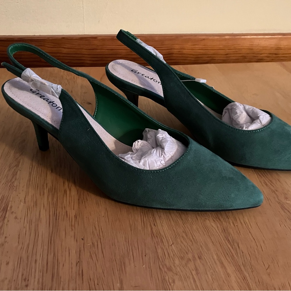 New Women’s heels, pumps, slingback shoes. Greatonu brand. Green faux suede.